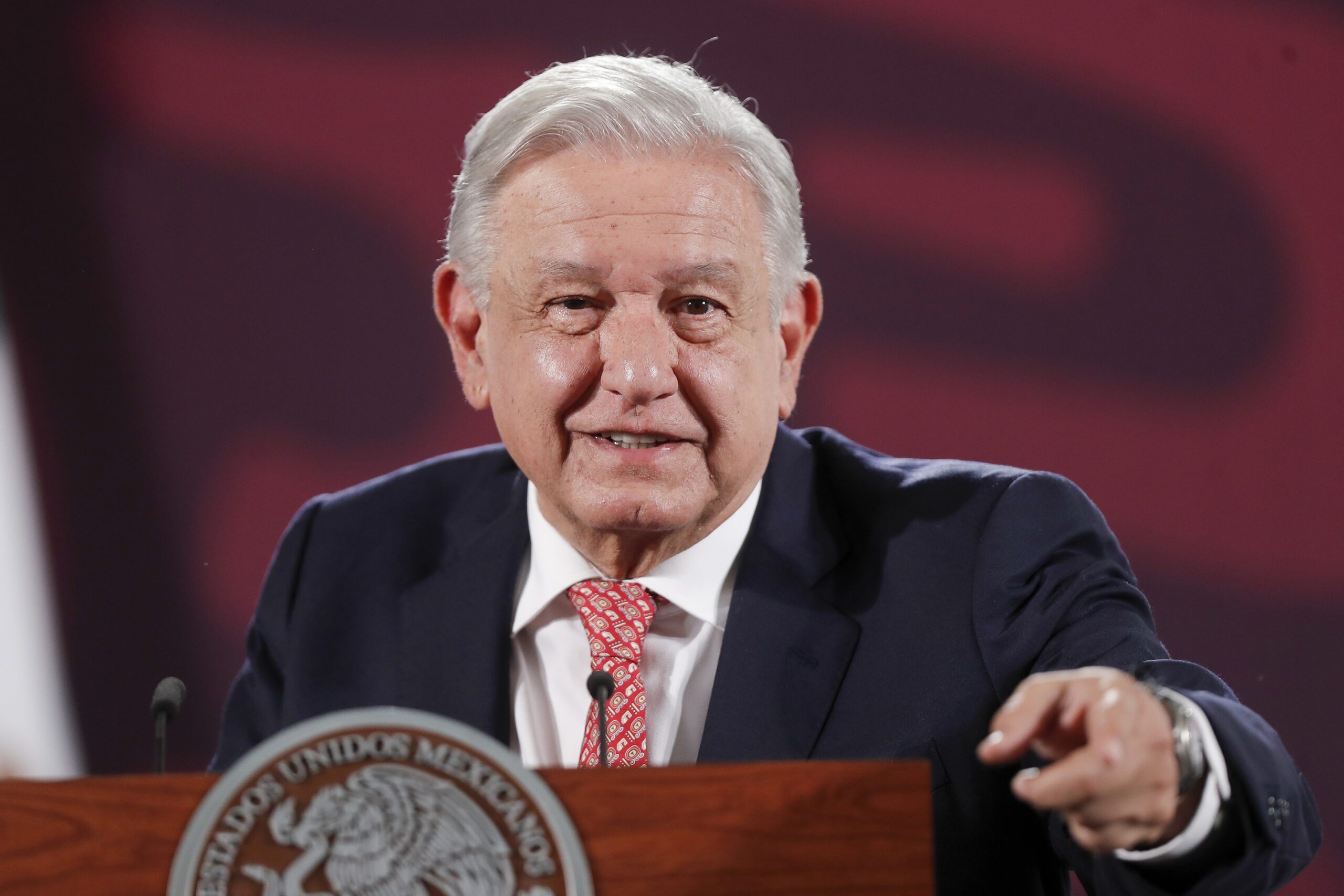 El presidente López Obrador en la 'mañanera' en Palacio Nacional de la Ciudad de México. Foto de EFE/Isaac Esquivel.