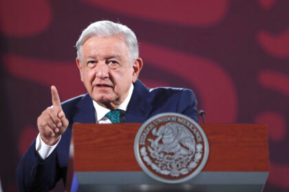 El presidente López Obrador en Palacio Nacional. Foto de EFE/ Sáshenka Gutiérrez.