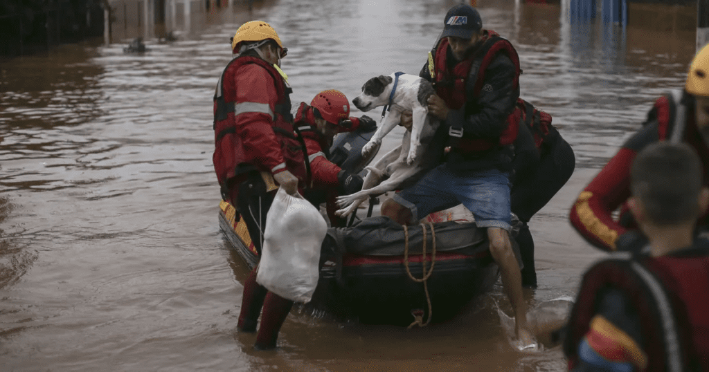 Muertes y devastación, el desolador panorama que dejan los temporales en el sur de Brasil