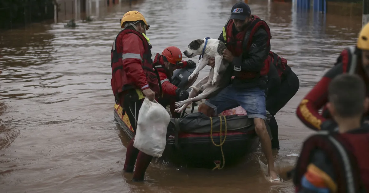 Muertes y devastación, el desolador panorama que dejan los temporales en el sur de Brasil