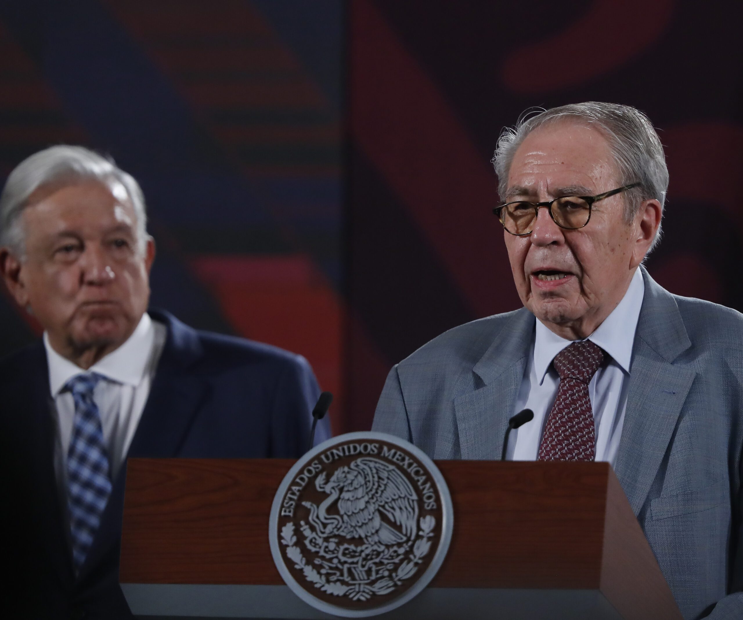 El secretario de Salud, Jorge Alcocer y el presidente Andrés Manuel López Obrador. Foto de EFE/ Mario Guzmán