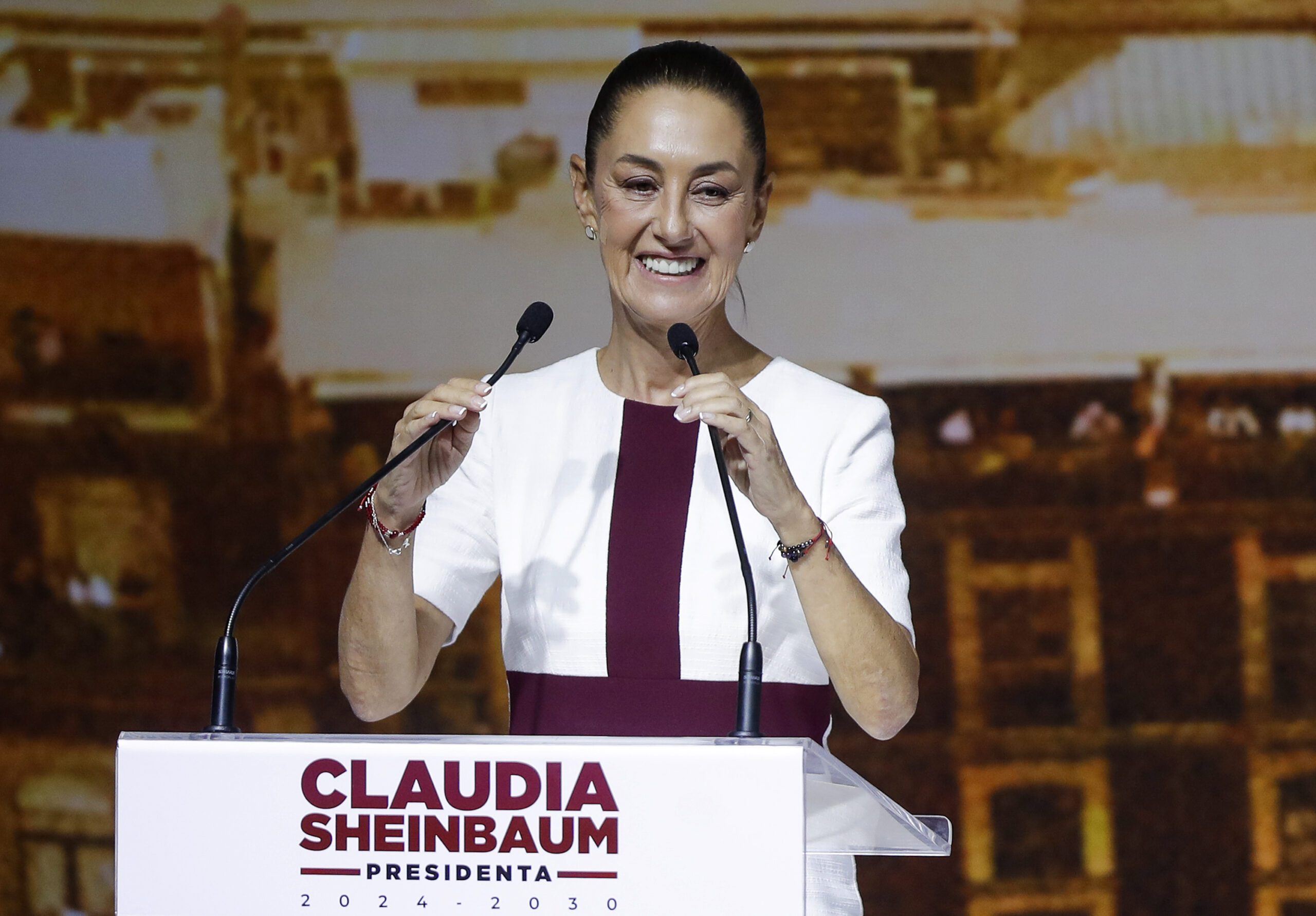 La presidenta electa de México, Claudia Sheinbaum Pardo, en encuentro con legisladores. Foto de EFE/ Isaac Esquivel.