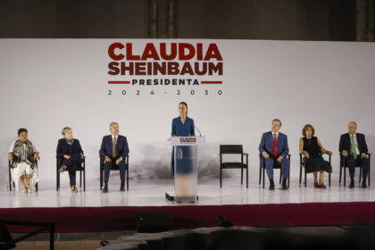 La presidenta electa de México, Claudia Sheinbaum, habla durante la presentación de parte de su gabinete de Gobierno, en el Museo Interactivo de Economía en Ciudad de México. Foto de EFE/ Isaac Esquivel.