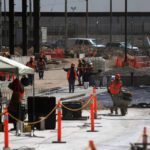 Obreros trabajan en una construcción en Ciudad Juárez. Foto de EFE/ Luis Torres.