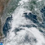 Fotografía de La Oficina Nacional de Administración Oceánica y Atmosférica (NOAA) a través del Centro Nacional de Hurcanes (NHC), que muestra una zona de baja presión en el Golfo de México. Foto de EFE/ Oficina Nacional De Administración Oceánica Y Atmosférica.