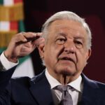 El presidente López Obrador durante la rueda de prensa matutina en el Palacio Nacional. Foto de EFE/ José Méndez.