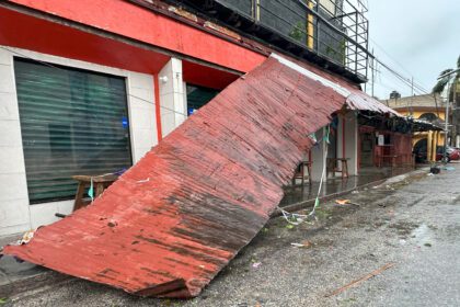 Los daños causados tras el paso del huracán Beryl, en Tulum, Quintana Roo. Foto de EFE/ Alonso Cupul.