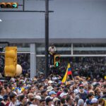 Ciudadanos asisten a una manifestación de apoyo al candidato a la presidencia de Venezuela Edmundo González Urrutia, en Caracas, Venezuela. Foto de EFE/ Henry Chirinos.