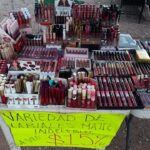 Cosméticos de venta libre en tianguis. Foto: Facebook.