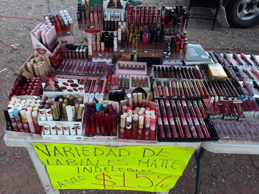 Cosméticos de venta libre en tianguis. Foto: Facebook.