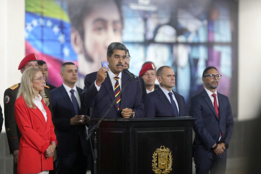 Nicolás Maduro hablando durante rueda de prensa en el Tribunal Supremo de Justicia en Caracas, Venezuela. Foto de EFE/ Prensa Miraflores.