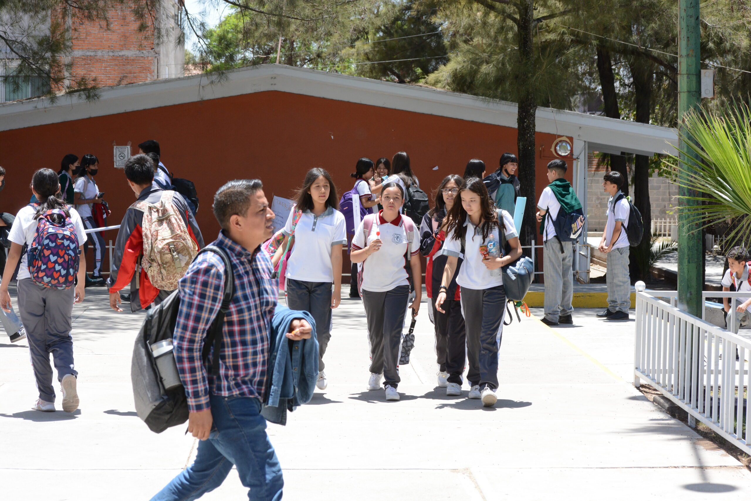 jlb escuelas scaled