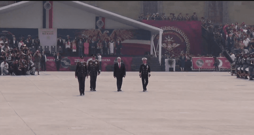 Desfile Civico Militar en la Ciudad de Mexico