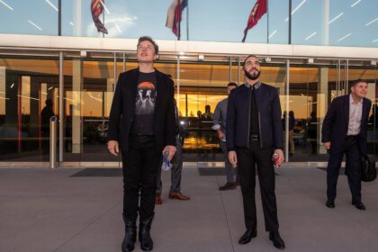 Fotografía cedida por el gobierno de El Salvador de Elon Musk reunido con el presidente salvadoreño, Nayib Bukele, en Texas, Estados Unidos. Foto de EFE/ Gobierno de El Salvador.