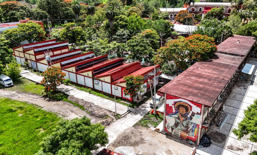 Fotografía aérea de la escuela normal rural de Ayotzinapa 'Raul Isidro Burgos', el 22 de septiembre de 2024, en Tixtla, Guerrero. Foto de EFE/David Guzmán