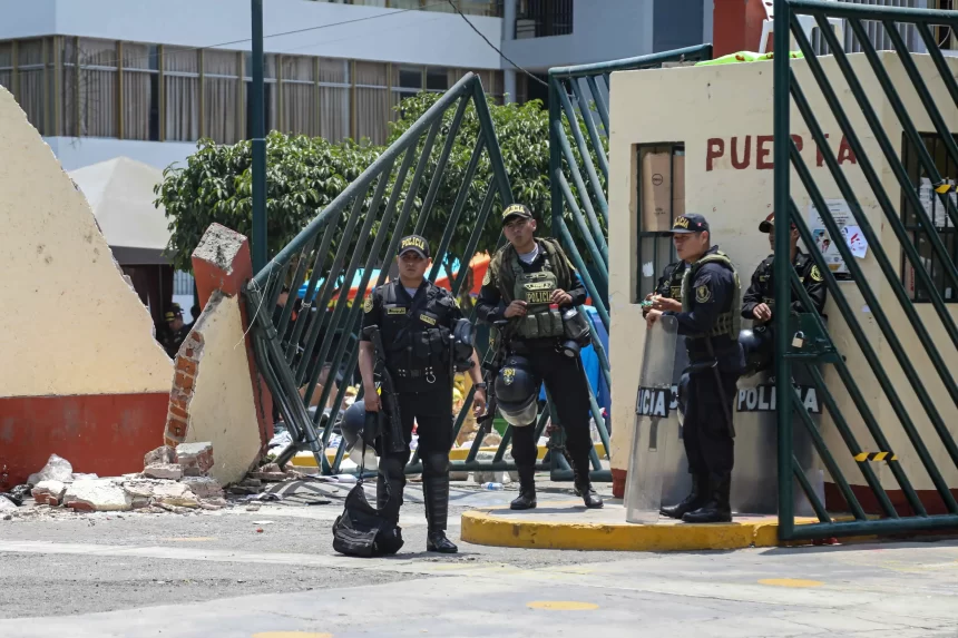 Policias de Peru scaled 1