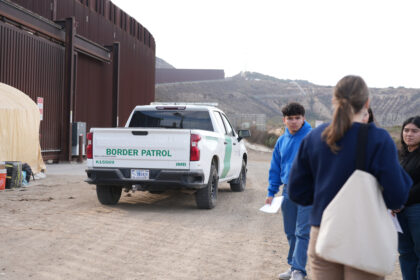 Una camioneta de la Patrulla Fronteriza en la frontera de San Ysidro, en San Diego, California. Foto de EFE/ Manuel Ocaño.