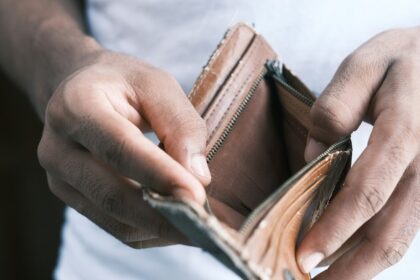 Deudas, mala planificación financiera, hacen que la población de 31 a 40 años sea la más endeudada. Foto de Towfiqu barbhuiya en Unsplash