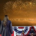 Fotografía tomada de una publicación en la cuenta oficial de la red social X de Margo Martin donde aparece el presidente electo de Estados Unidos, Donald Trump, y la futura primera dama, Melania Trump, celebrando el regreso al poder con un espectáculo de fuegos artificiales en Virginia, a las afueras de Washington. Foto de EFE/ Cuenta De X De Margo Martin .