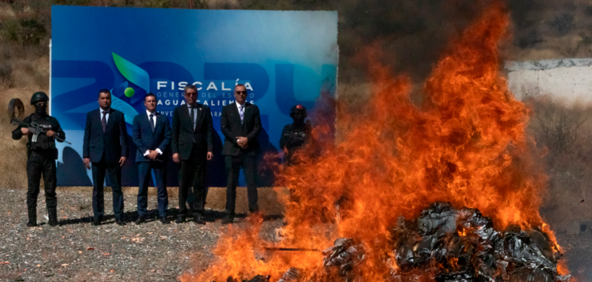 Incineran más de 71 mil dosis de cristal, marihuana y cocaína. Foto: JLMNoticias / Santiago Cruz.