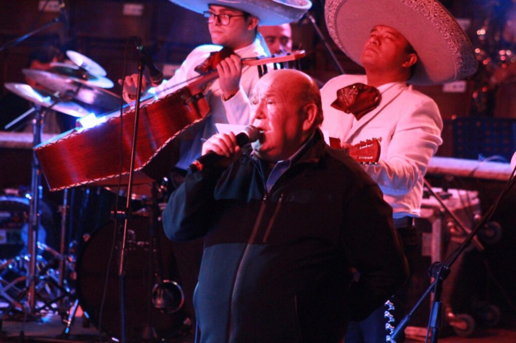 El cantante argentino Leo Dan, durante un concierto en el Palenque de Aguascalientes, el 13 de Noviembre de 2019. Foto: Alejandra Luna.