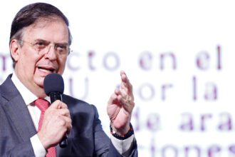 El secretario de Economía, Marcelo Ebrard, durante rueda de prensa de la presidenta de México, Claudia Sheinbaum. Foto de JMNoticias / EFE/ Sáshenka Gutiérrez