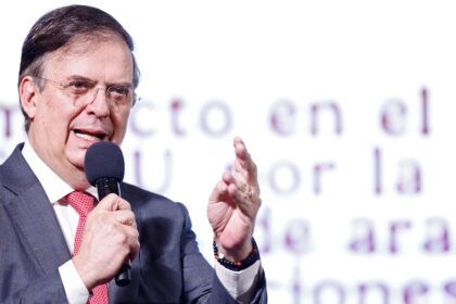 El secretario de Economía, Marcelo Ebrard, durante rueda de prensa de la presidenta de México, Claudia Sheinbaum. Foto de JMNoticias / EFE/ Sáshenka Gutiérrez