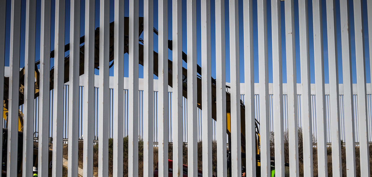 MEX1492. TIJUANA (MÉXICO), 31/01/2025.- Fotografía del muro fronterizo este jueves, en Tijuana Baja California (México). Foto de JLMNoticias / EFE/ Joebeth Terriquez.