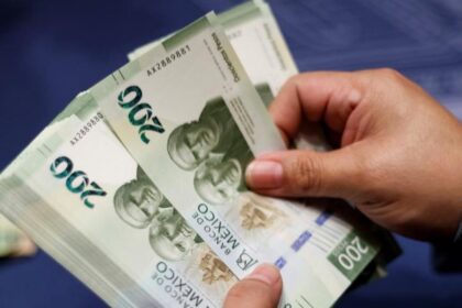 Peso Mexicano ante el dólar. Foto: JLMNoticias / EFE.