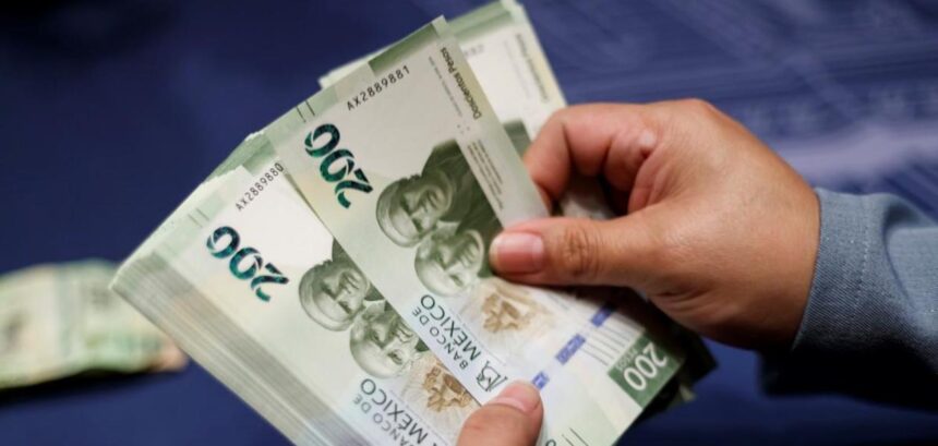 Peso Mexicano ante el dólar. Foto: JLMNoticias / EFE.