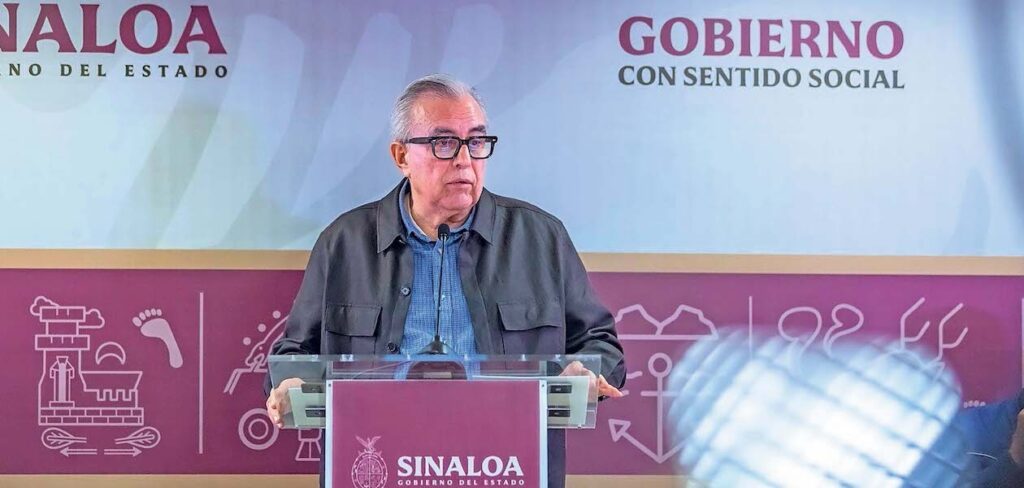 n día después de la marcha en la que miles de ciudadanos exigieron su renuncia, el gobernador de Sinaloa, Rubén Rocha Moya, de Morena, expuso que "los enemigos son la delincuencia y el encono, nunca el gobierno" y agregó que no tiene intención de renunciar. Foto: JLMNoticias / Agencia EL UNIVERSAL.