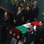 La gobernadora de Aguascalientes, Tere Jiménez, encabezó la Guardia de Honor en homenaje póstumo a Omar Karin De la Cruz. Foto: JLMNoticias / Sara Gabriela Díaz.