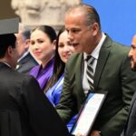 Entrega de diplomas a la la segunda generación de servidores públicos