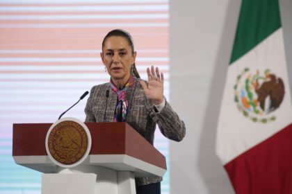 La presidenta Claudia Sheinbaum durante la mañanera del pueblo