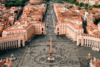Imagen de la Ciudad del Vaticano. El papa nombra a una mujer como "gobernadora" del Vaticano. Foto: JLMNoticias / Unsplash.