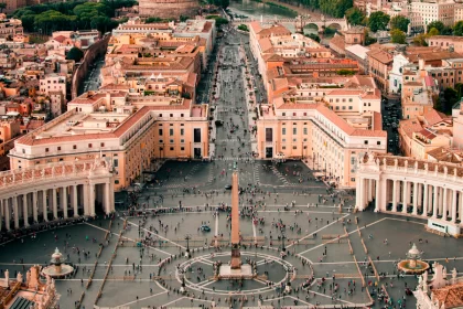 Imagen de la Ciudad del Vaticano. El papa nombra a una mujer como "gobernadora" del Vaticano. Foto: JLMNoticias / Unsplash.