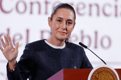 La presidenta de México, Claudia Sheinbaum. Sheinbaum advirtió que Nissan "perdería el mercado" mexicano si se va por temor a Trump. Foto: JLMNoticias / EFE/ Mario Guzmán.