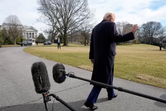 El presidente Donald Trump en la Casa Blanca de Estados Unidos. Foto: JLMNoticias / EFE/ EPA/ YURI GRIPAS.