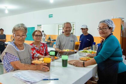 Actualmente funcionan 17 comedores en todo el estado, donde las y los abuelitos reciben una alimentación balanceada y nutritiva