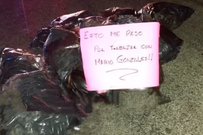 Hallazgo Cuerpos en Teocaltiche, Jalisco, junto a un mensaje en alusión a Mario González. Foto: JLMNoticias / Especial.