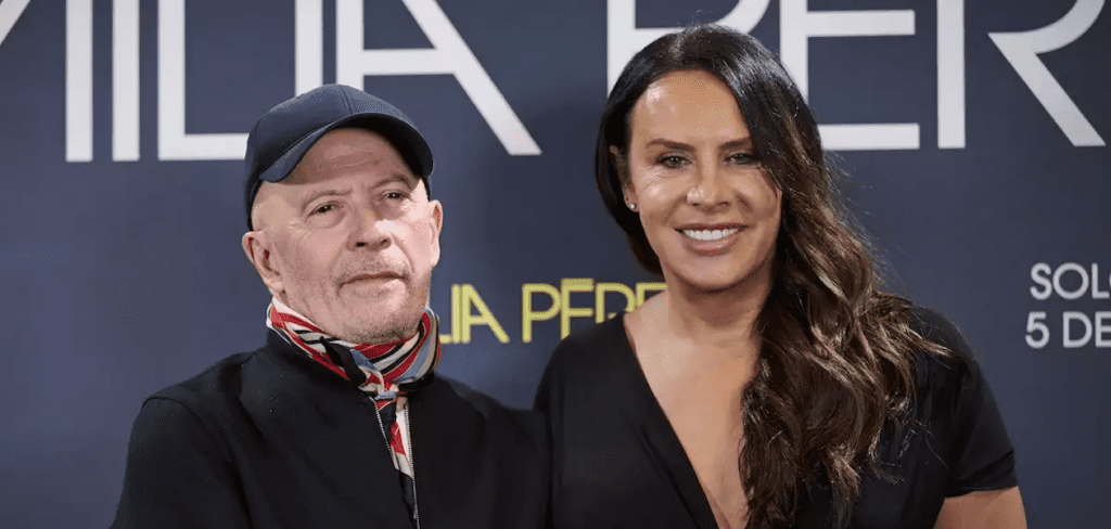 El director Jacques Audiard y Karla Sofía Gascón, juntos en la película "Emilia Pérez". Foto: JLMNoticias / Especial.