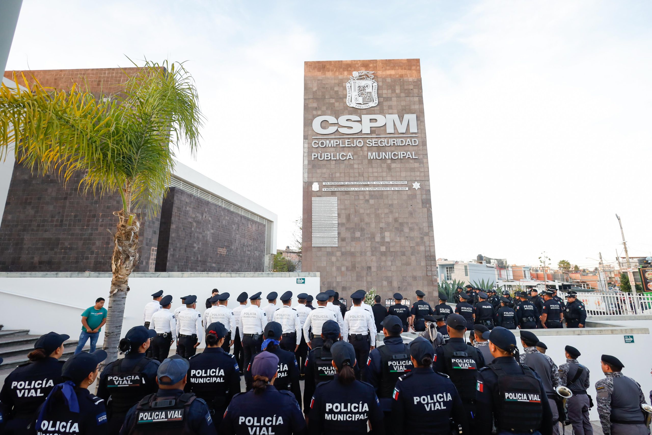 Se recordó a los o昀椀ciales de la Policía que entregaron la vida en el fatídico ‘jueves negro’, el 15 de febrero del año 2007.