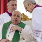 El papa Francisco durante el jubileo de las Fuerzas Armadas en la plaza de San Pedro, su última aparición pública antes de volver a ser atendido por la bronquitis. Foto de JLMNoticias / EFE/ EPA/ MASSIMO PERCOSSI.