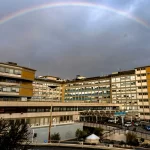 El Hospital Gemelli de Roma, donde el Papa Francisco recibe atención médica. Foto: JLMNoticias / EFE.