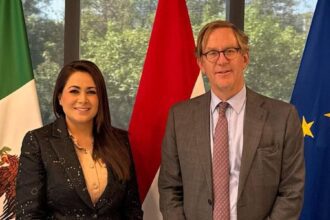 La gobernadora del estado Tere Jiménez se reúne con el embajador de los países bajos en México, Wilfred Mohr