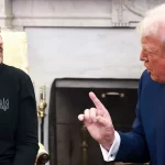 El presidente de Ucrania, Volodimir Zelenski (Izq.), en su visita a la Casa Blanca, en Washington, con Donald Trump, presidente de Estados Unidos. Foto: JLMNoticias / EFE.