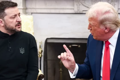 El presidente de Ucrania, Volodimir Zelenski (Izq.), en su visita a la Casa Blanca, en Washington, con Donald Trump, presidente de Estados Unidos. Foto: JLMNoticias / EFE.