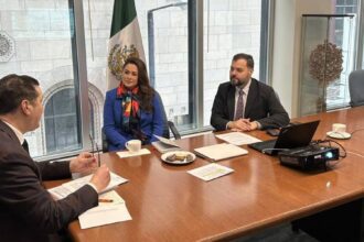 Tere Jiménez en reunión con Christian Clay, consejero comercial del Consulado General de México en Toronto, Canadá 