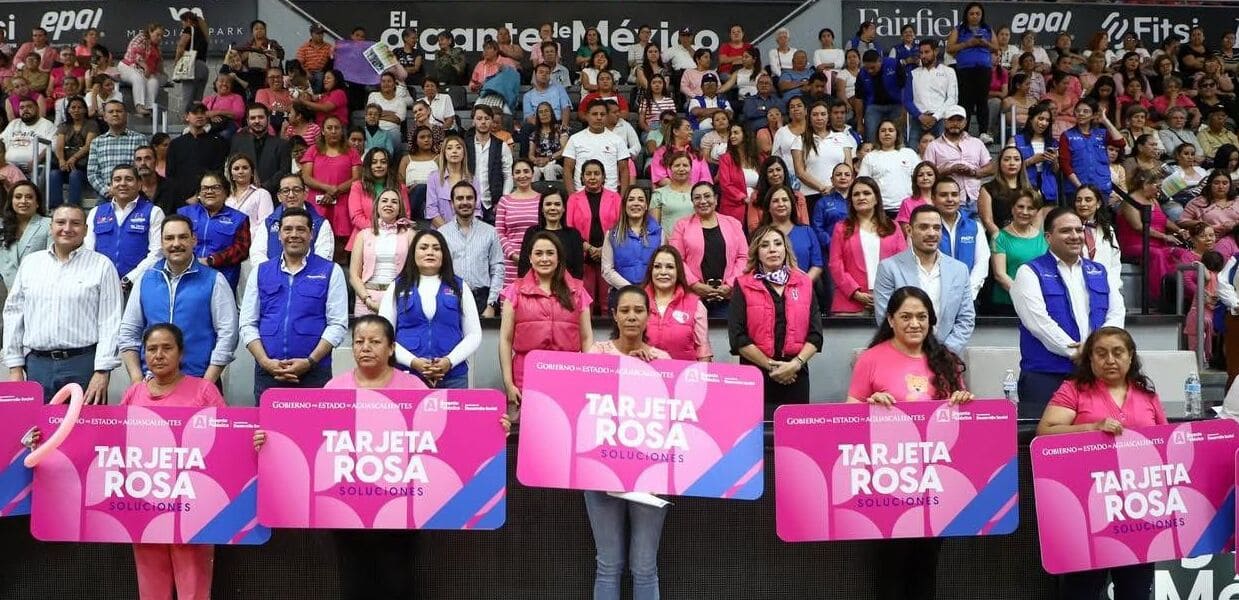Mujeres de Aguascalientes ya cuentan con su Tarjeta Rosa