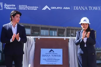 Tere Jiménez encabezó la colocación de la primera piedra del proyecto inmobiliario Diana Tower del Grupo ABA